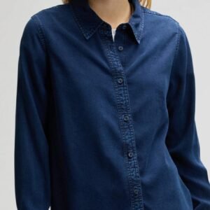 חולצת ג'ינס כהה נשפכת